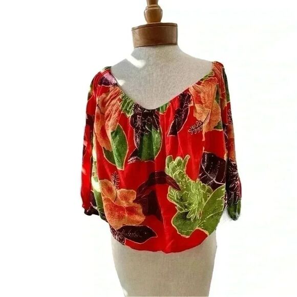 Free People tropically inspired crop. Off the shoulder fully lined. - Picture 5 of 8